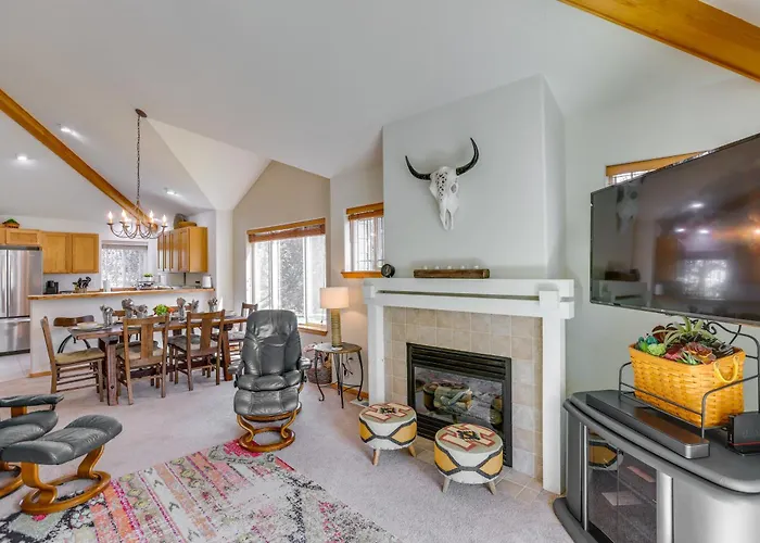 Idyllic Redmond Townhome W/ Furnished Deck!