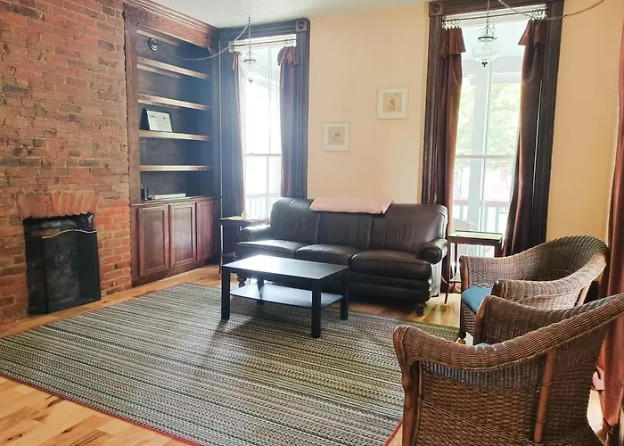 Huge 2 Bedroom House In The Heart Of Northside!