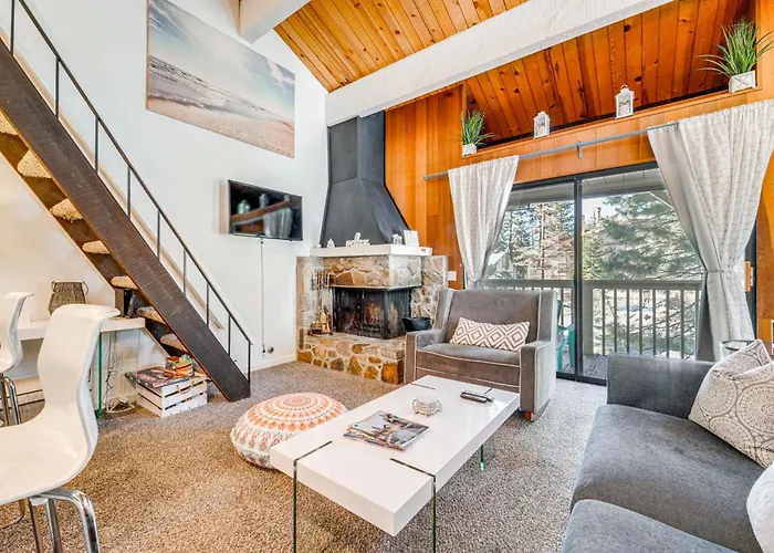 1 Mi To Lake Tahoe: Condo W/ Pool Access