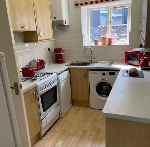 Town Centre House 2 Bedrooms And Futon Can Sleep Total Of 5 Free Onsite Parking 2 Cars
