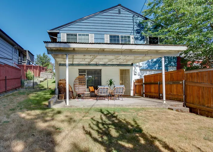 Updated Tacoma Home W/ Fire Pit!