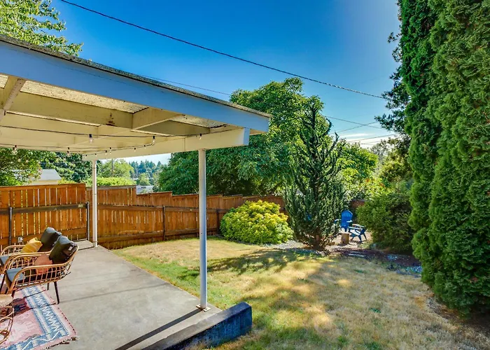 Updated Tacoma Home W/ Fire Pit!