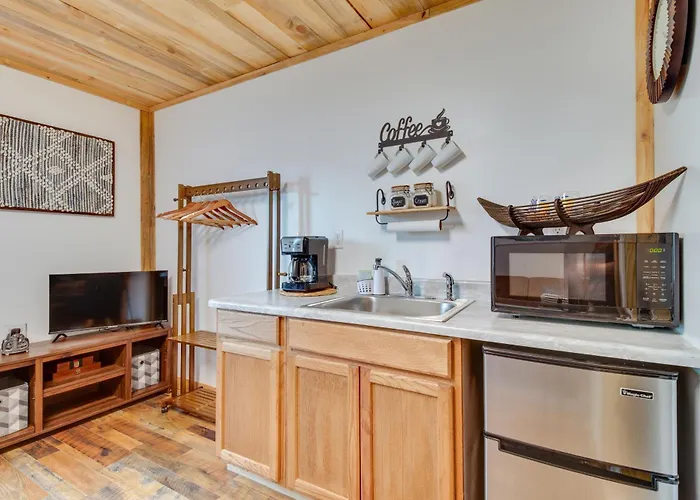 Cozy Norfork Cabin: Fishing, Kayaking & More!