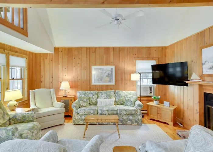 Kennebunkport Getaway W/ Grill: Walk To Beach!