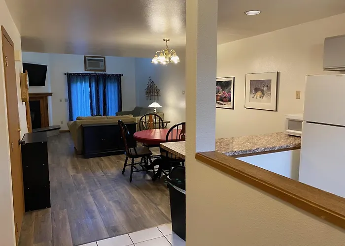 Dells Getaway At Tamarack & Mirror Lake Resort