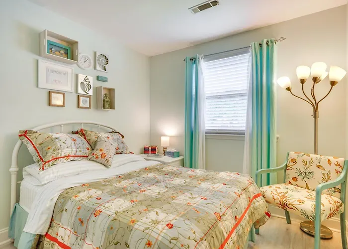 Cozy Goose Creek Escape W/ Patio & Grill