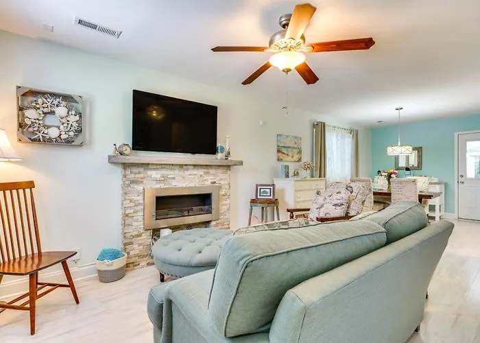 Cozy Goose Creek Escape W/ Patio & Grill