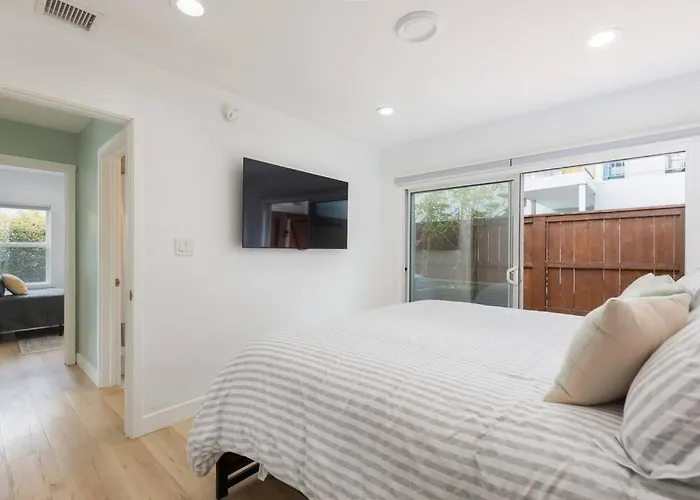 Beach House In The Heart Of Pb