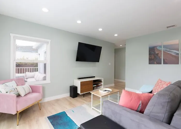 Beach House In The Heart Of Pb