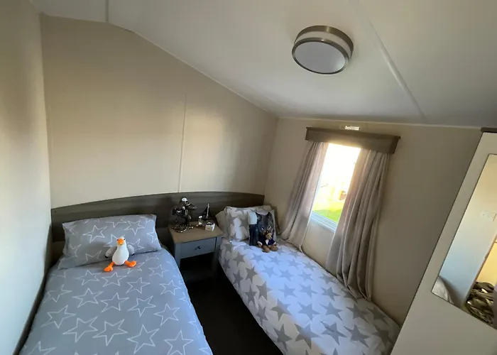 Seaview Caravan 2 Bedroom Sleeps 6 -Wifi -Smart Tv