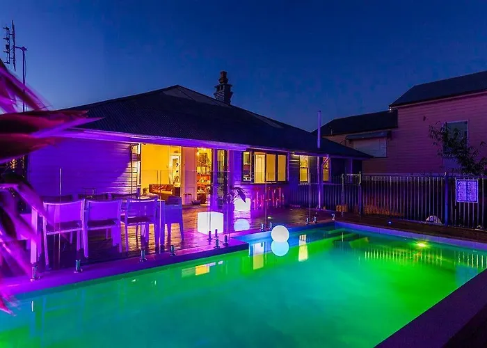 Stunning Tropical Oasis Free Parking