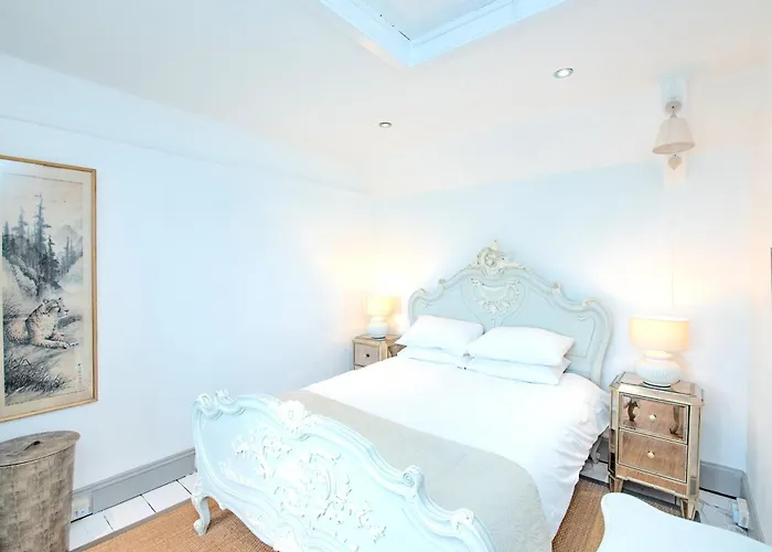 Magnificent Clarence Cottage!
