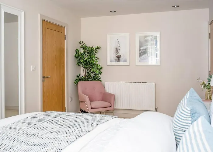 Fantastic, Spacious 2 Bedroom Apartment In Converted Chapel