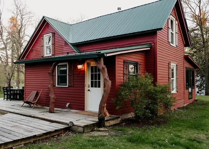 Charming Cabin With Hot Tub & Fire Pit
