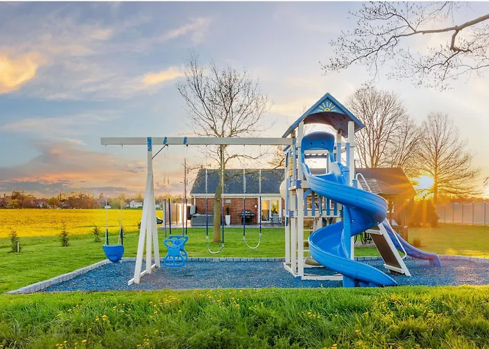 Backyard Getaway•Amish Farmland•Hot Tub•Fire Pit
