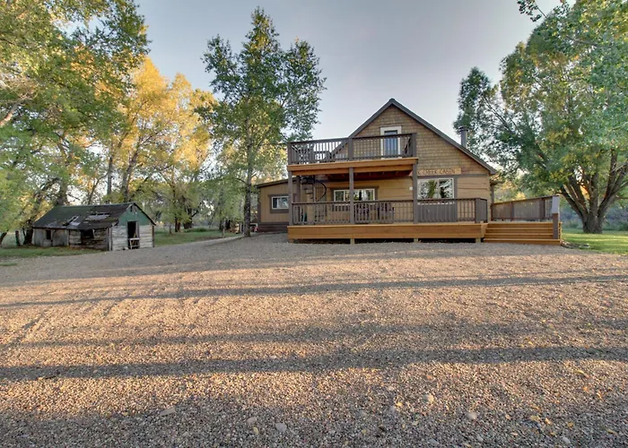 Cozy Augusta Cabin W/ Furnished Deck & Grill!