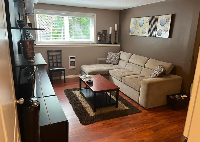 Cozy And Modern 3 Bedroom In Central Location!