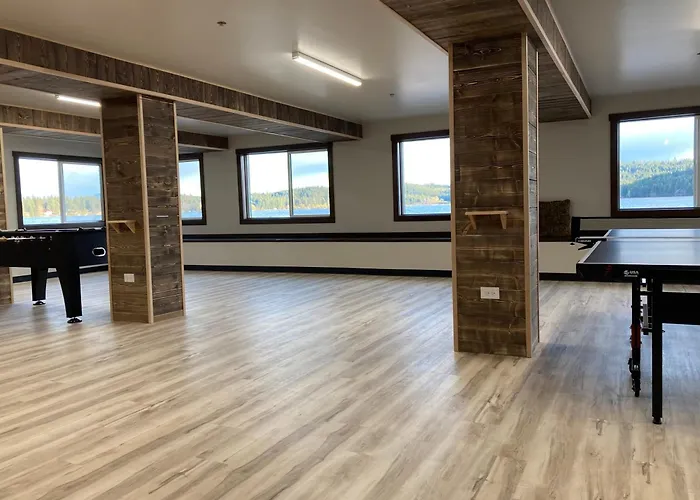 Gorgeous Triplex Unit With Spectacular Lake Views!