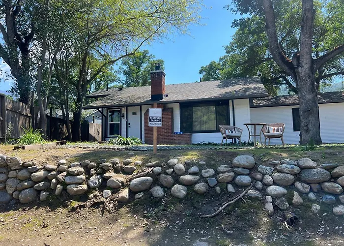 Modern Cabin, Near Snow Park, 3.5 Miles To Snp!