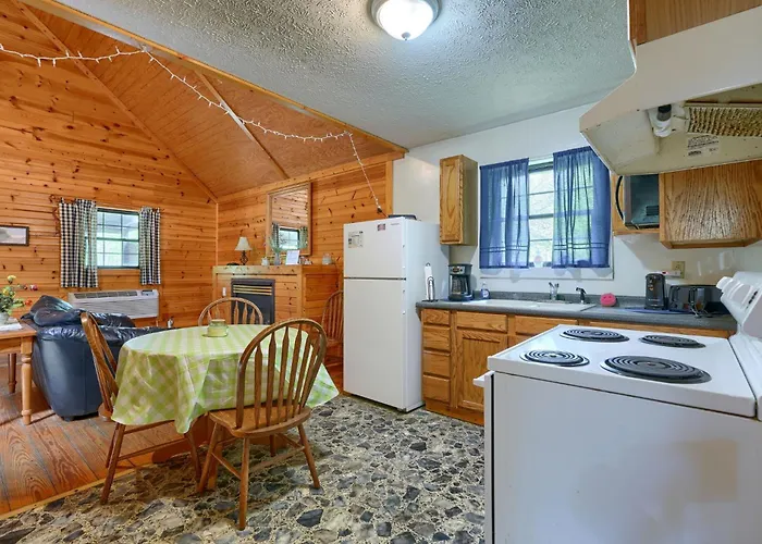 Blue Rose Cabins - Pinecrest Cabin