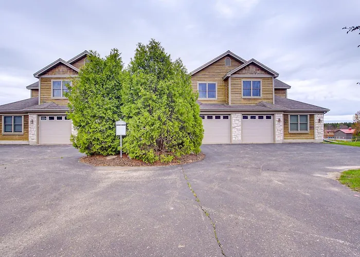 Door County Townhome: Pool Access, 1 Mi To Beach!
