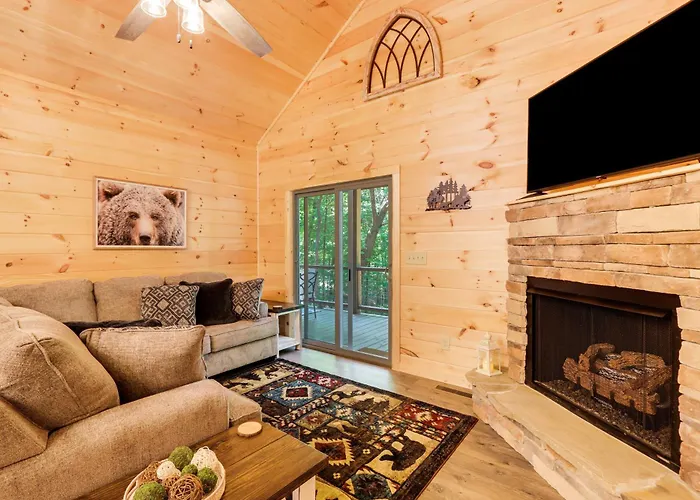 Peaceful Blue Ridge Cabin, Forest View & Fireplace
