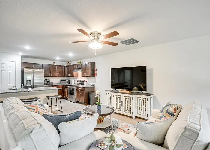 Palm Coast Duplex W/ Screened Patio, Near Beaches!