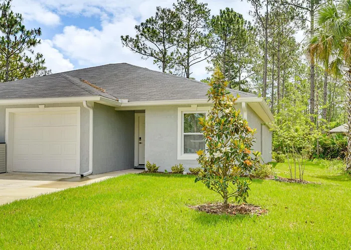 Palm Coast Duplex W/ Screened Patio, Near Beaches!