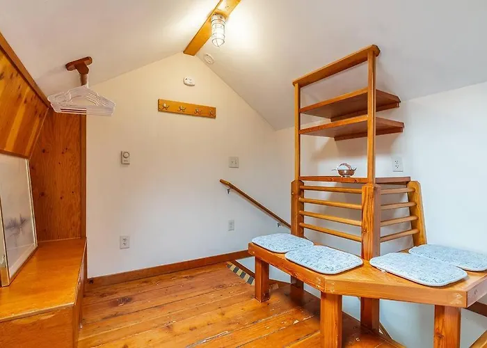 Charming Two-Level Retreat In Capitol Hill - Foxglove Inn