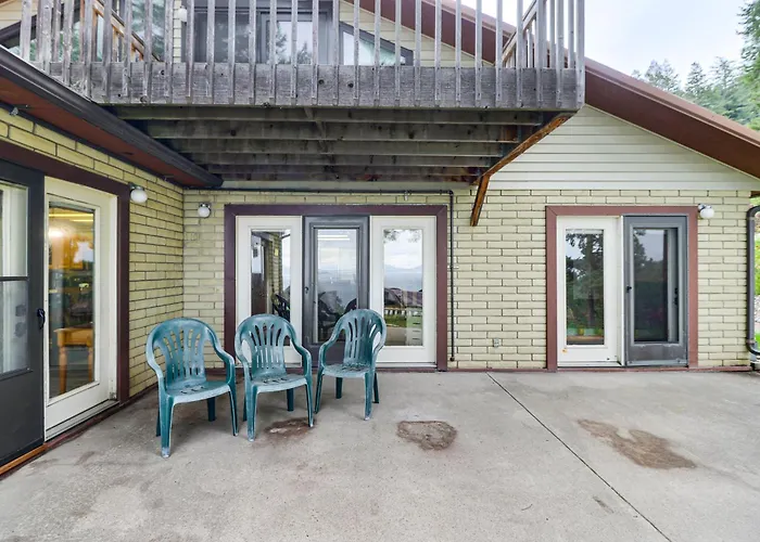 Flathead Lake Views: Scenic & Spacious Retreat!