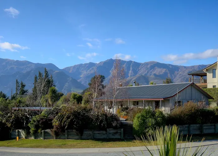 Lake Hawea Hideaway - Lake Hawea Holiday Home