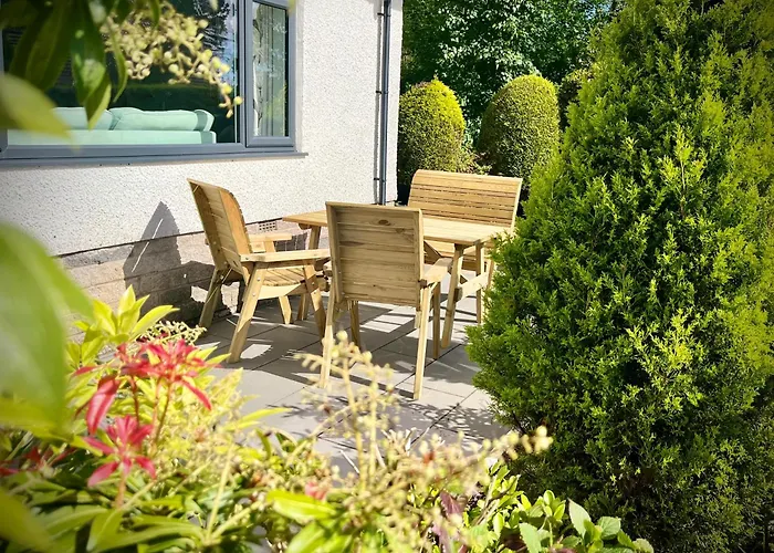 3-Bedroom Bungalow, Central Ambleside With Parking