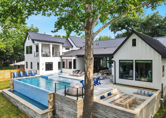 Palm Paradise On Lake Lbj With Concierge Services