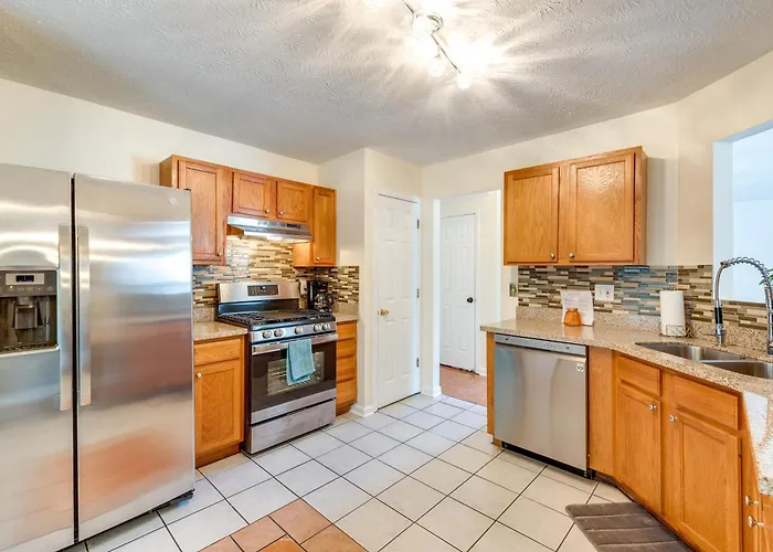Atlanta Area Home W/ Yard ~ 2 Mi To Six Flags
