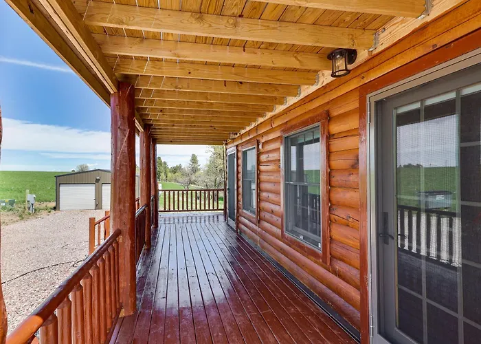Peaceful Wyoming Cabin W/ Spacious Deck & Wet Bar!