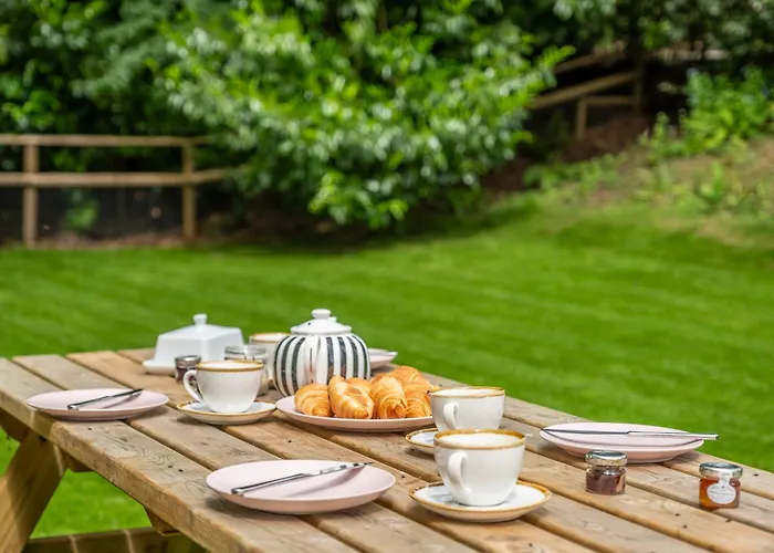 A Fairy-Tale Luxurious Cottage - The Tea Caddy