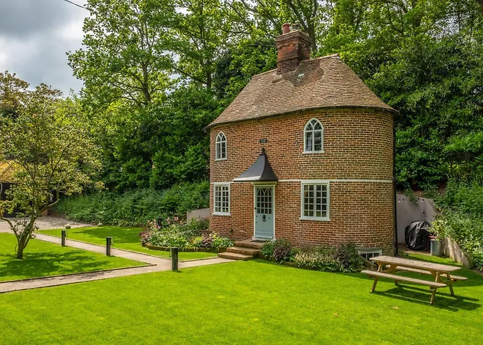 A Fairy-Tale Luxurious Cottage - The Tea Caddy
