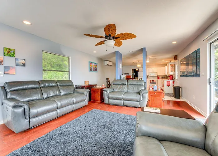 Waterfront Lake Buchanan Cottage W/ Kayaks!