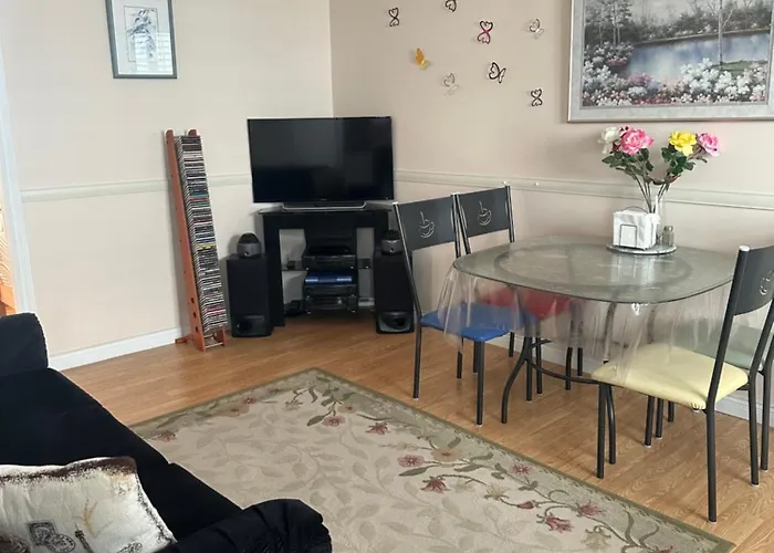 Clean And Quiet 2 Bdr 2 Bthr Private Entrance Entire Guests Suite Near Coquitlam Center Mall And Skytrain