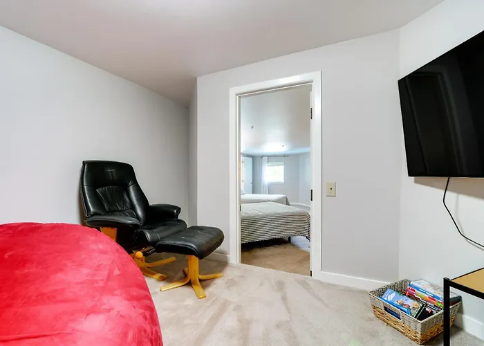 Beautiful Condo W/ Balcony On Lake Chelan!
