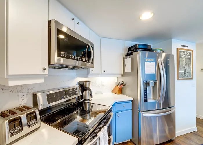 Beautiful Condo W/ Balcony On Lake Chelan!