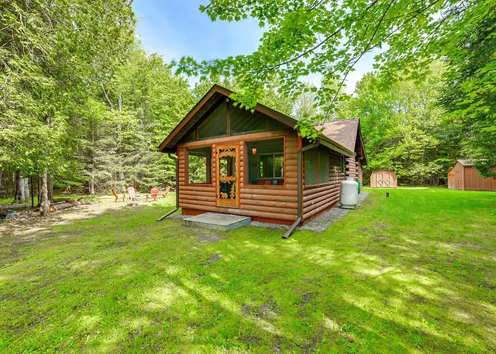 'Cardinal Pines' Cabin On 8 Acres - Dog Friendly!