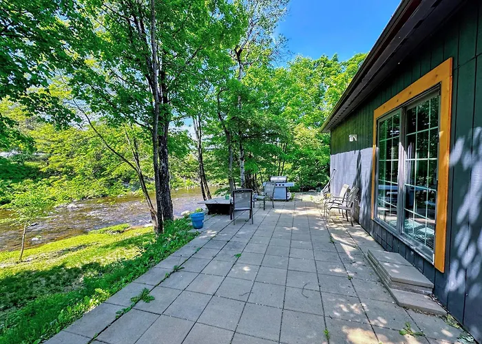 37Pa Superbly Appointed Riverfront Home In Littleton! Skiing, Hiking, Firepit, Wifi!