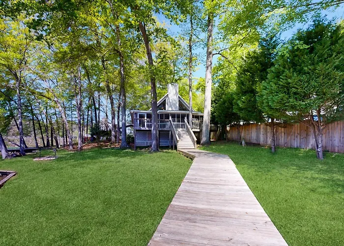 Boat Dock & Waterfront Fire Pit: Lake Sinclair Gem