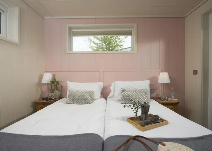 Cedar Lodge, Strawberryfield Park