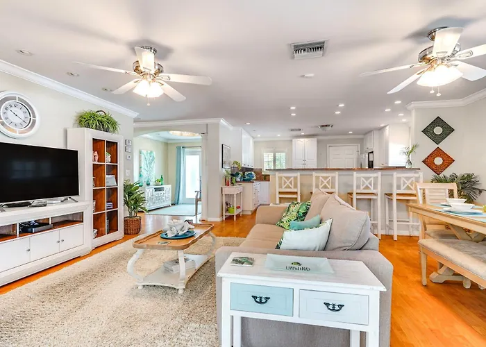 Fort Myers Bungalow - 12 Miles To The Beach!
