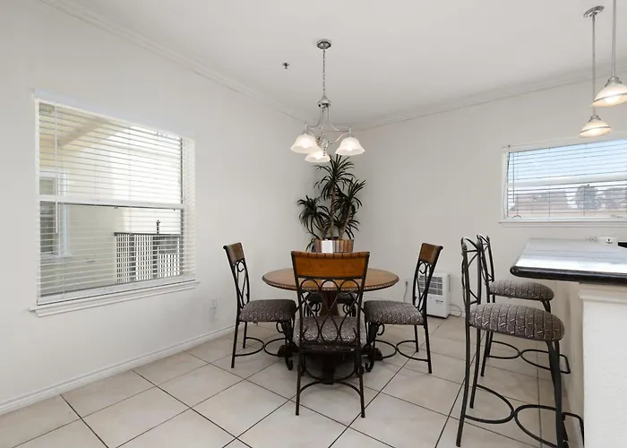 1St Floor 2 Bed 2 Bath Condo W Pool By Beach