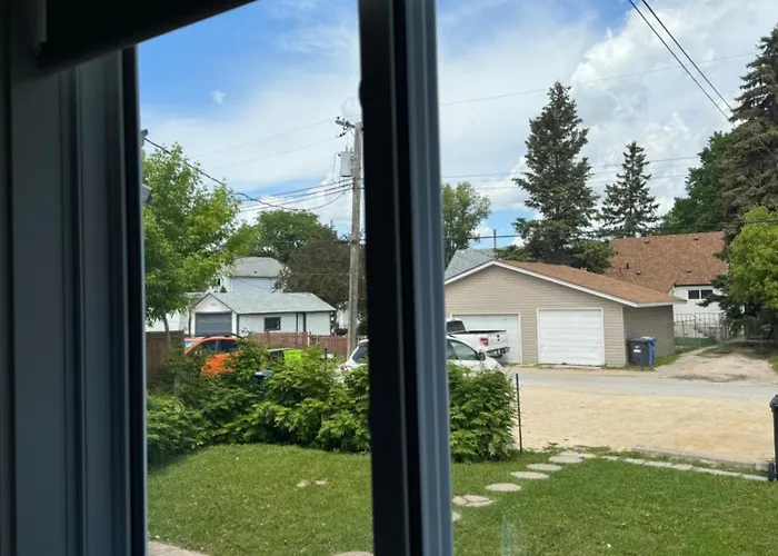 Classy Single Family House, Walk To St Boniface