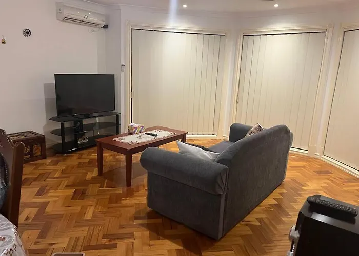 Cairnlea Anna'S Unit