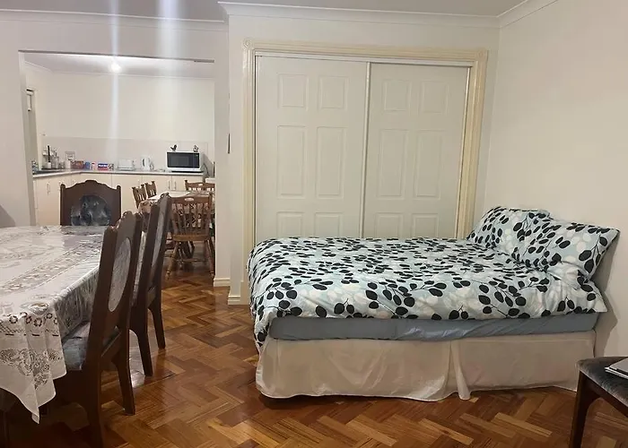 Cairnlea Anna'S Unit